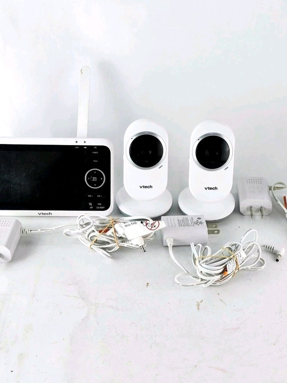 VTech White Baby Monitor with Two Cameras and Parent Unit